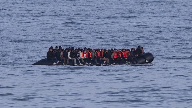 Migrants : au moins 26 morts et des disparus dans un naufrage au large ...