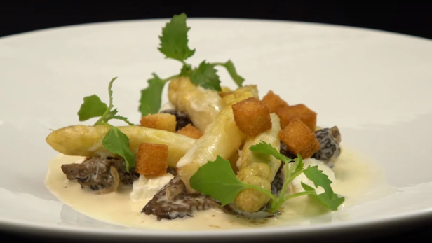 Crème d’asperges blanches et morilles.