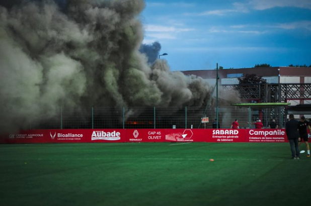 Incendie, buts et banderoles à gogo, boulette du gardien... la folle soirée du foot français