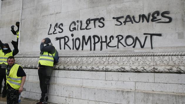 Dix-sept personnes seront jugées pour le pillage de l’Arc de Triomphe fin 2018