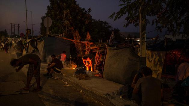 Photo of Le gouvernement grec accuse des migrants d’avoir « brûlé » le camp de Moria à Lesbos