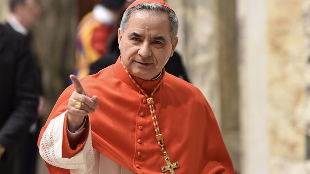 Photo of La chute du cardinal Angelo Becciu fait trembler le Vatican