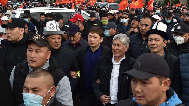 Kirghizstan : l'ex-pr&eacute;sident de nouveau arr&ecirc;t&eacute; apr&egrave;s son &eacute;vasion