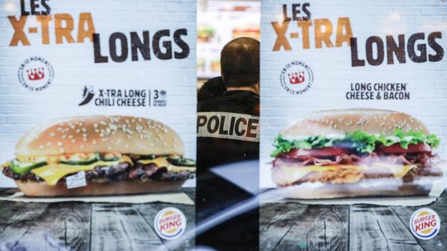 Photo of Burger King encourage ses clients à «commander chez McDonald’s»