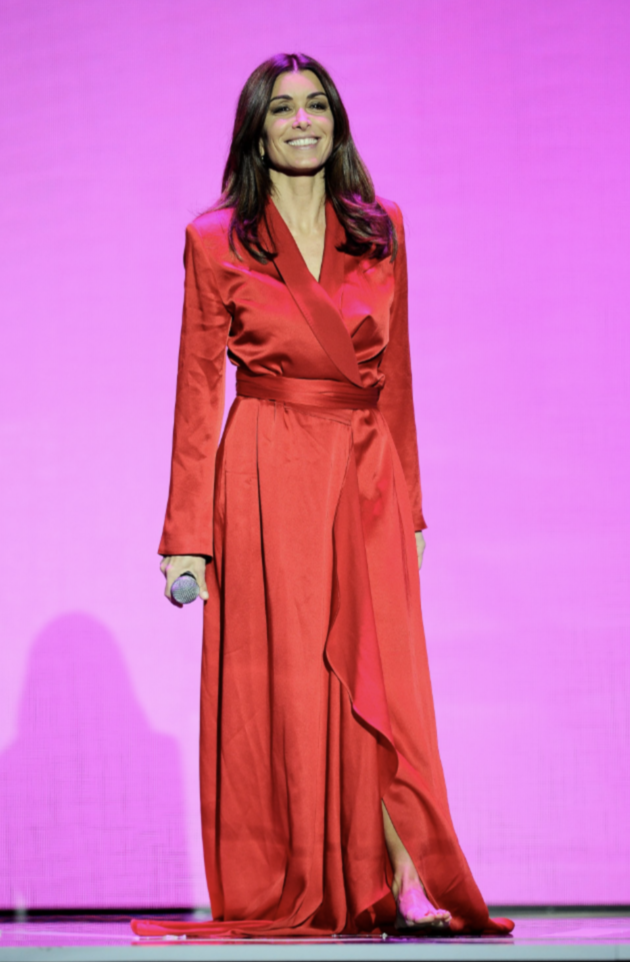 Les célébrités raffolent de la robe rouge