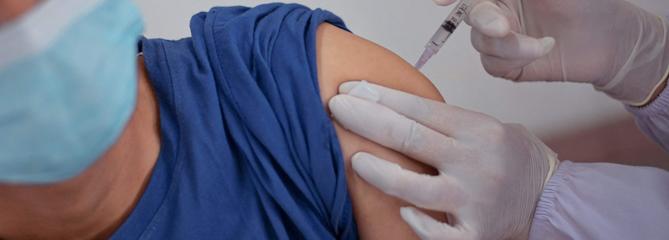 Covid-19 : est-il dangereux de se faire vacciner en étant asymptomatique ?