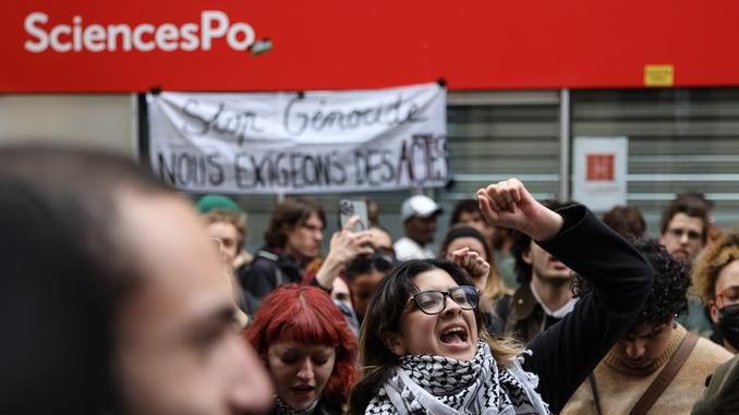 Des militants propalestiniens montent un nouveau blocage devant Sciences Po ce mardi