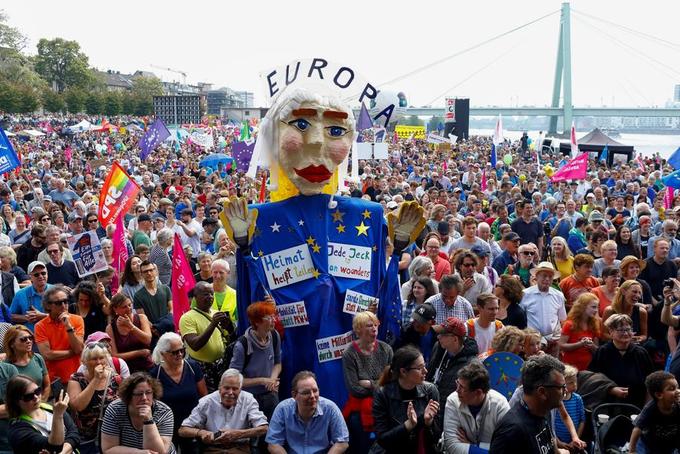 Les manifestations de ce dimanche s'inscrivaient dans le cadre d'une journée de mobilisation européenne «contre le nationalisme» dans plusieurs pays d'Europe.