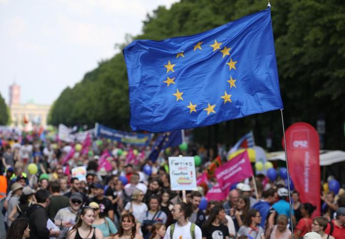 À Berlin, 20.000 manifestants, selon les organisateurs - plusieurs milliers selon la police - ont défilé dans le centre de la capitale.