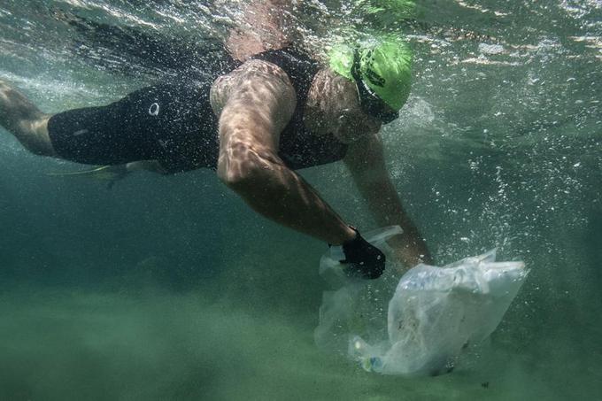 20 équipes de 2 kayakistes et un nageur avaient déjà rempli leur embarcation à la moitié de la course.