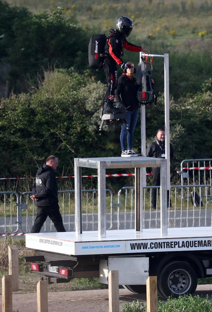 Franky Zapata à l'atterrissage à Douvres.