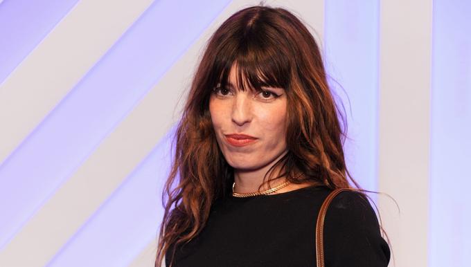 À La Recherche Du Temps Perdu Lou Doillon Saffiche Pour La Première Fois Avec Son Compagnon 8361