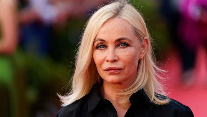 Emmanuelle Béart sur le tapis rouge du 37e Festival du film de Cabourg. (Le 17 juin 2023.)