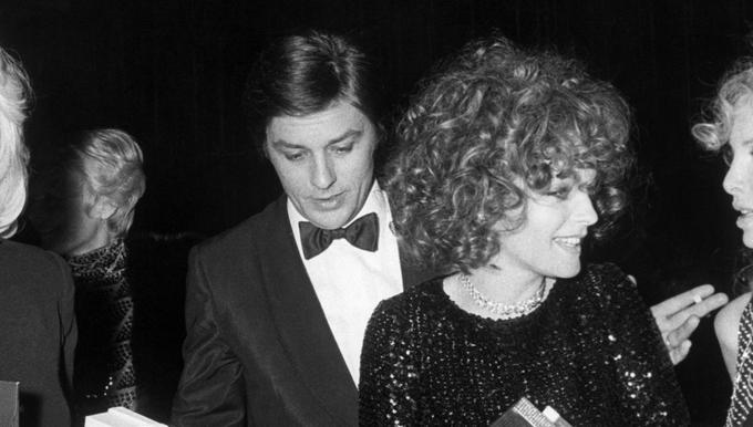 Η Mireille Darc, ο Alain Delon, η Romy Schneider και η Sydne Rome στο Lido. (Παρίσι, 1977.)