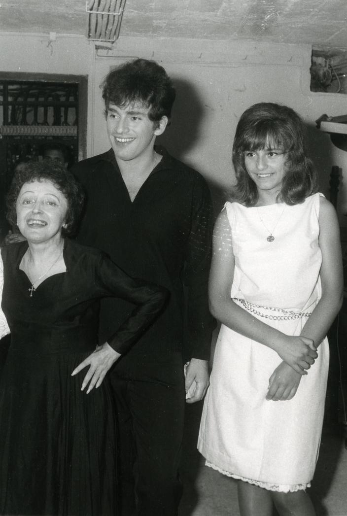 Edith Piaf, photos personnelles inédites - photo 4 Edith Piaf avec son mari Théo Sarapo et la petite soeur de celui-ci, Catherine Danglas Lamboukas (aujourd’hui ayant-droit de la chanteuse avec sa sœur Christie Laume).