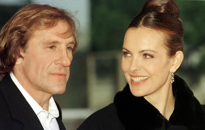 Une écolo un peu nymphomane” : Carole Bouquet s'explique sur ses tresses  grises plaquées qui ont tant fait parler