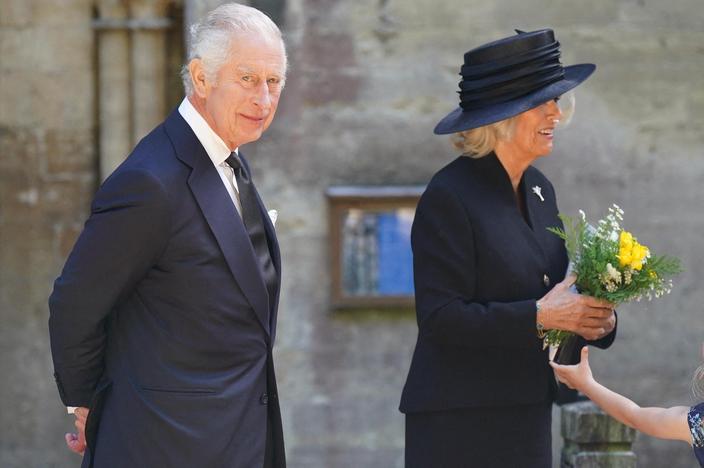 La reine Camilla se remet doucement d'une infection pulmonaire : cette  mauvaise addiction qui l'a rendue vulnérable