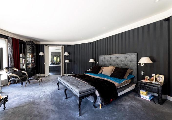 Elle aura mis 7 ans ! Laeticia Hallyday a enfin vendu la maison de Johnny à  Marnes-la-Coquette