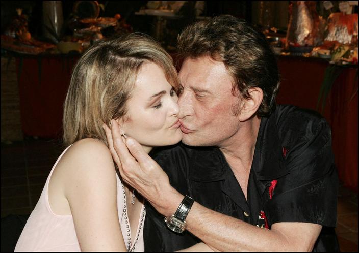 Soulagée, Laeticia Hallyday a enfin réglé toutes ses dettes : de quoi vit-elle désormais ?