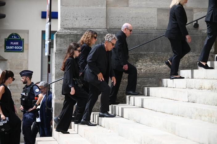 Nagui ému dans Intervilles, il rend un bel hommage à Thierry Ardisson en  compagnie d'une femme qui lui était chère