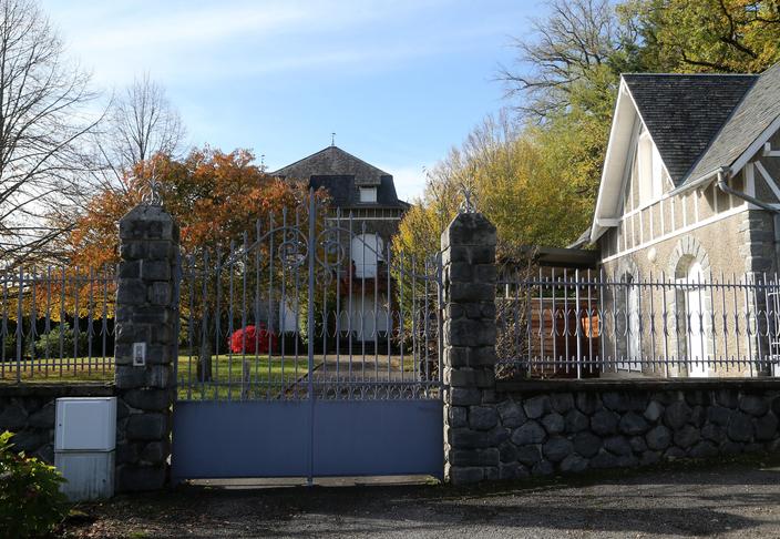 François Hollande et Julie Gayet, des voisins gênants ? Dans leur quartier  parisien, ils n'ont pas vraiment la cote…