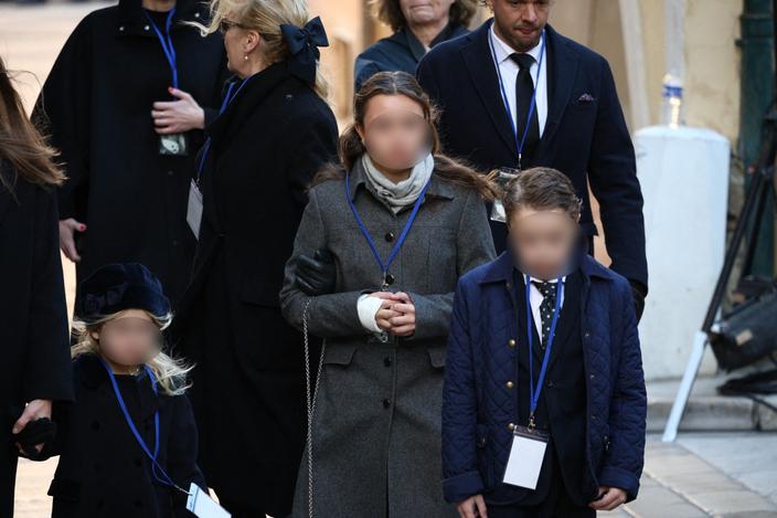 Brigitte Bardot : son fils Nicolas “très très ému” lors de l'inhumation… Ce  que vous n'avez pas vu à la télé