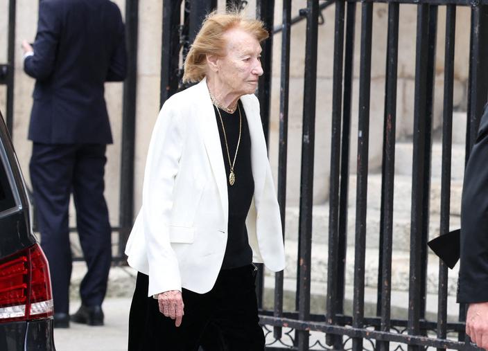 Obsèques de Bernadette Chirac à Paris : à 96 ans, la mère de Carla Bruni fait une rare apparition pour lui rendre hommage