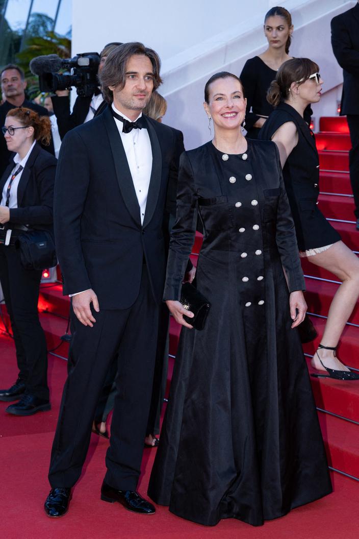 Séparé de Charlotte Casiraghi, Dimitri Rassam foule le tapis rouge de ...