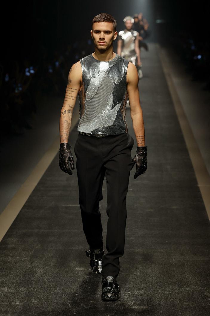 Model Romeo Davis David Beckham fier de son fils Romeo : le jeune homme défile pour une ...