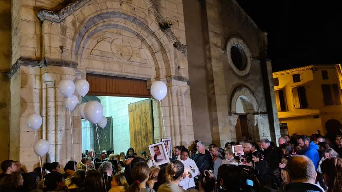 Meurtre De Vanesa : Une Marche Blanche En Son Honneur Réunit Des ...