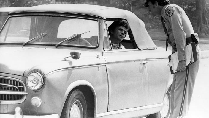 Columbo : nous avons retrouvé la légendaire Peugeot 403 de Peter Falk ...