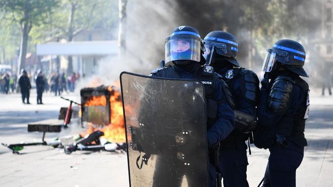 Gilets Jaunes Des Policiers Seront Jugés Pour Des Violences Annonce Le Procureur De Paris