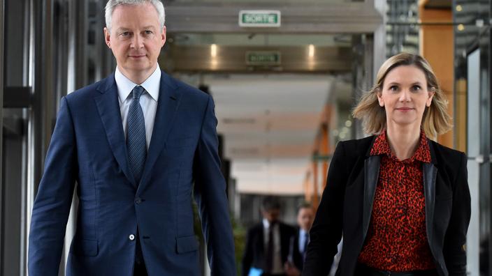 Le ministre de l'Économie Bruno Le Maire et la secrétaire d'État Agnès Pannier-Runacher arrivant à une réunion à Bercy sur l'impact économique du coronavirus.