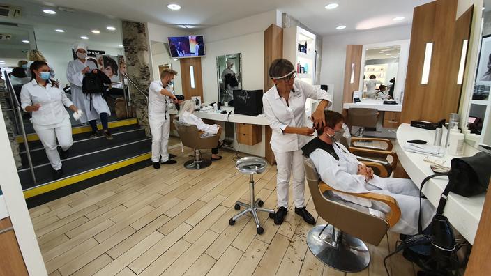 Pas De Place Avant Fin Mai Chez Les Coiffeurs Les Delais D Attente Explosent