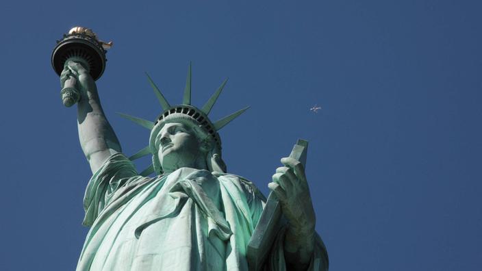 Une Statue De La Liberte Au Depart Du Havre Pour Rejoindre Sa Grande Sœur Aux Etats Unis