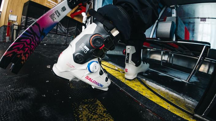 «C’est plus confortable, il faudra voir à l’usage» : Boa, ce nouveau système de serrage de chaussures qui veut (re)conquérir les skieurs