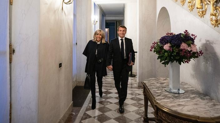 En toute sobriété, Emmanuel Macron partage un cliché de son couple pour la Saint-Valentin