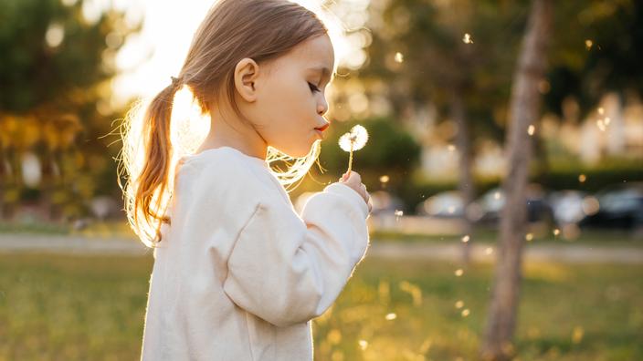 Ces 9 prénoms féminins inspirés de la nature séduisent par leur poésie intemporelle