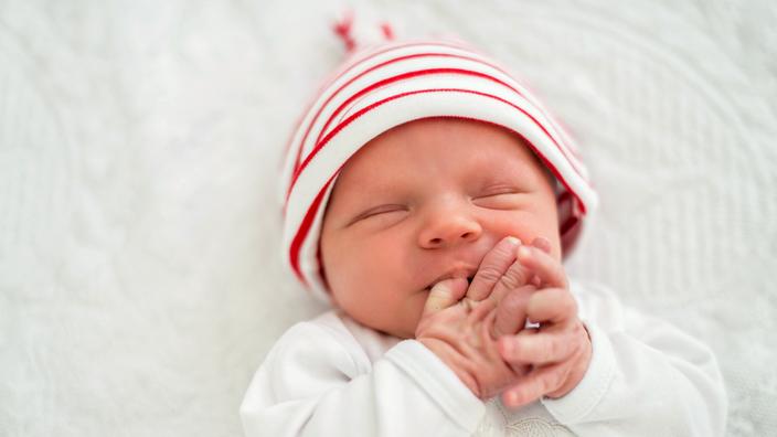 Les Bebes Doivent Dormir Sur Le Dos Rappelle La Haute Autorite De Sante