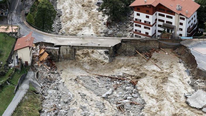 Dans la vallée de la Vésubie, le cours d'eau du même nom a causé d'importants dégâts. VALERY HACHE / AFP