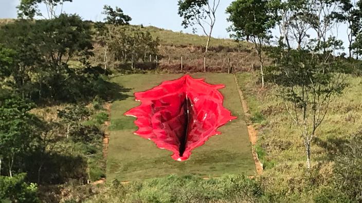 No Brasil, estátua gigante da vulva quer denunciar os “tabus sexuais impostos às mulheres”