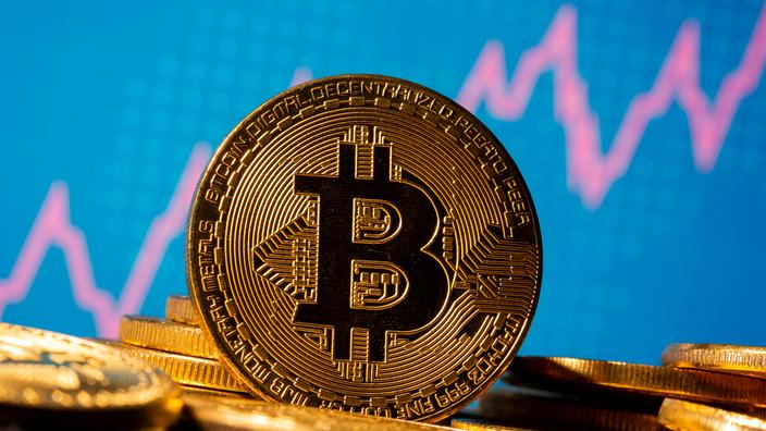 Le bitcoin poursuit son envol et dépasse 35.000 dollars pour la première fois de son histoire