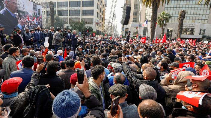 Photo of miles de simpatizantes del partido principal en las calles