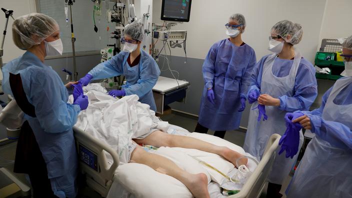 Covid-19 : le nombre de cas hospitalis&eacute;s et en r&eacute;animation toujours en hausse