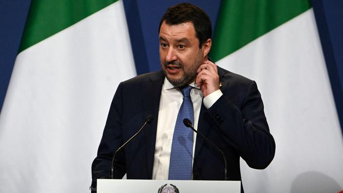Matteo Salvini sarà processato per avere migranti bloccati in mare