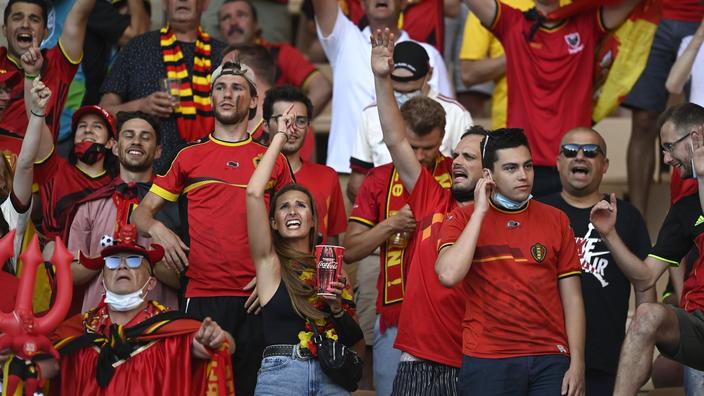 Belgische fans vieren het vertrek van de Blues tegen Zwitserland levendig