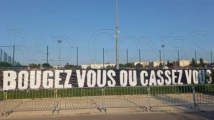 Ligue 1 : «Bougez-vous ou cassez-vous», la banderole menaçante des supporters de l'OL aux joueurs - Vimarsana News