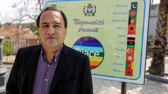 Forte condanna dell’ex sindaco della Calabria, figura accoglienza migranti