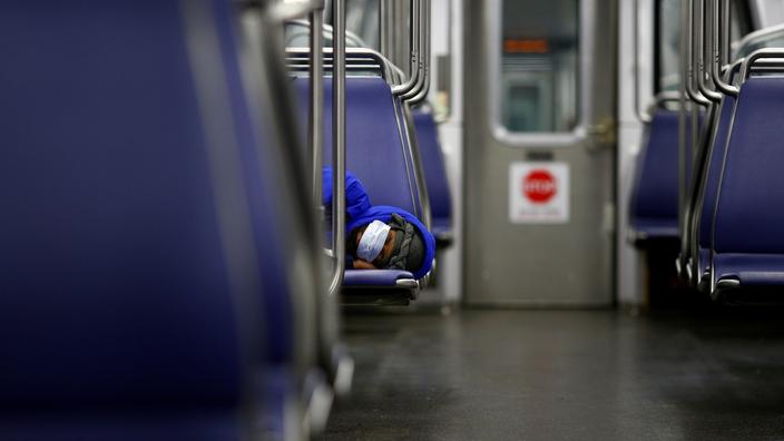 Ataque de tren en Tokio, herido, sospechoso arrestado