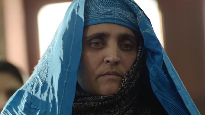La célèbre «Afghane aux yeux verts» del National Geographic évacuée vers l’Italie